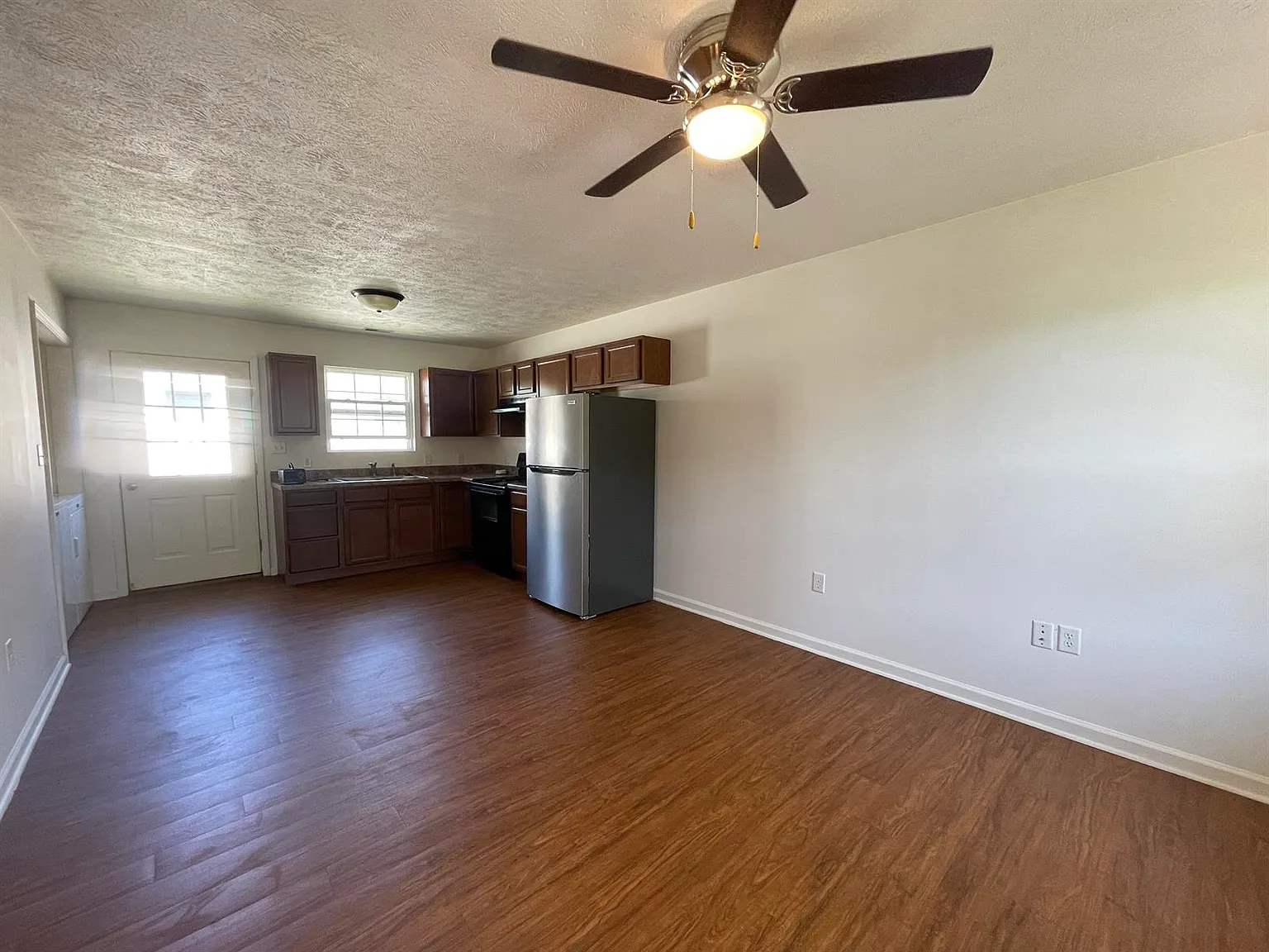 2100 Orchard — Photo 2