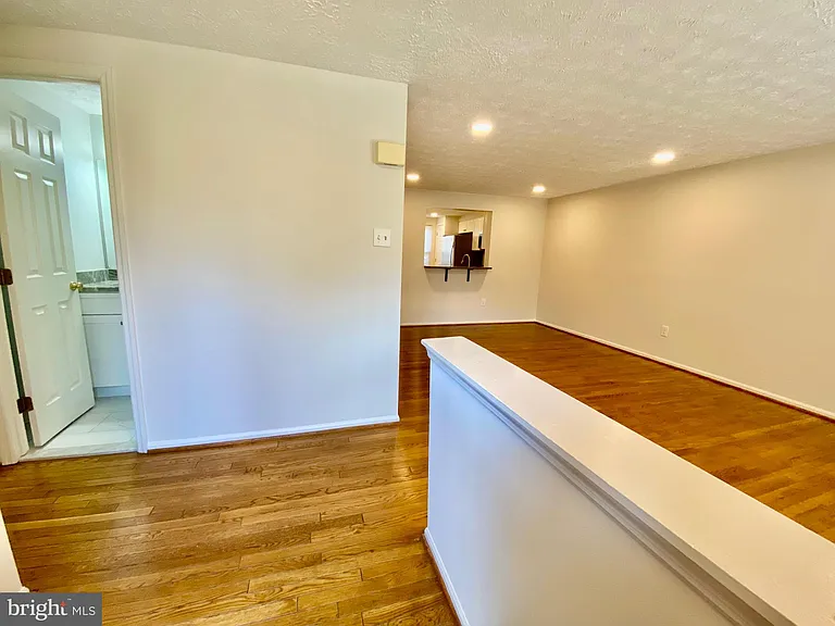 610 Coral Reef Dr — Photo 2