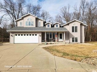 1968 Deer Ln, Washington, IL
