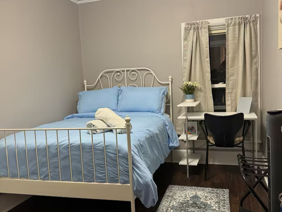 1st image of 9 Hill Pl #9