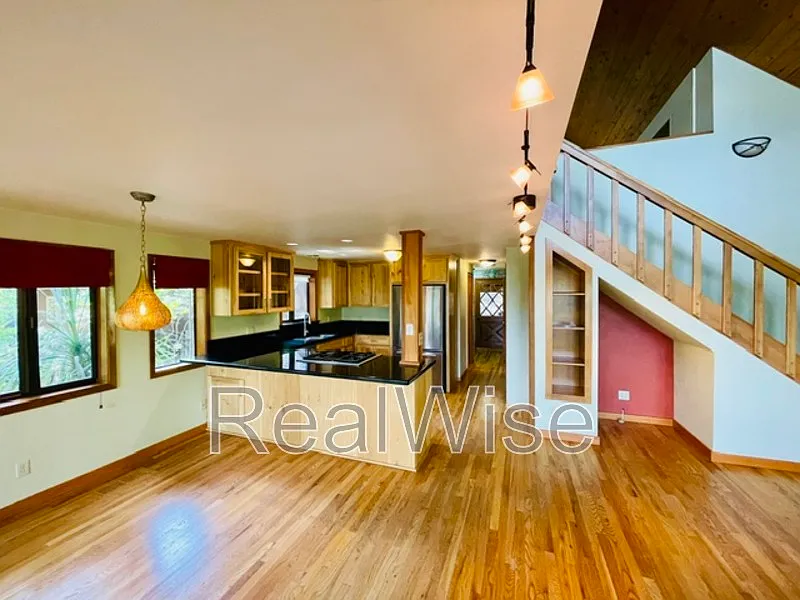 3 bed, 3.0 bath, 2228 sqft, $2,795 — Photo 4
