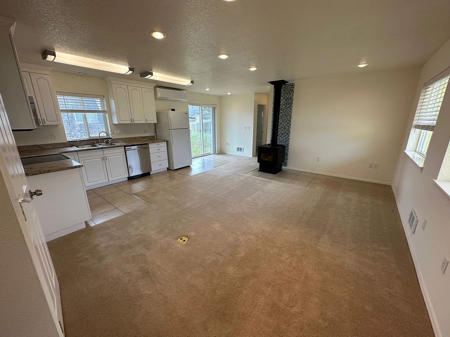 2 bed, 1000 sqft, $1,600 — Photo 4