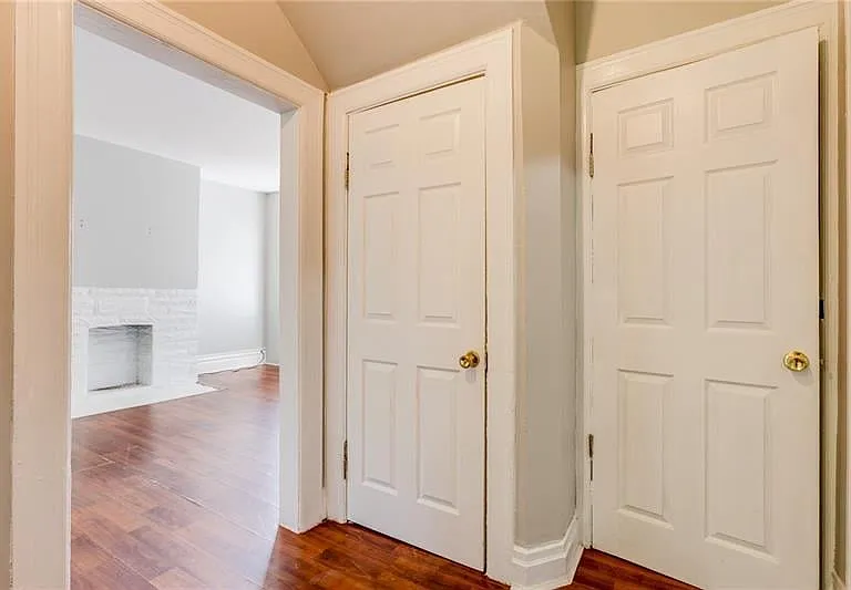 211 W Burgess St — Photo 29