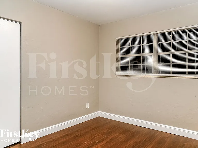 9880 Martinique Dr — Photo 12