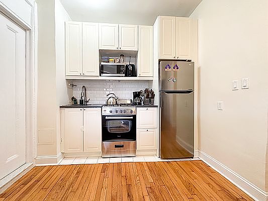 4th image of 140 W 71st St APT 9-F