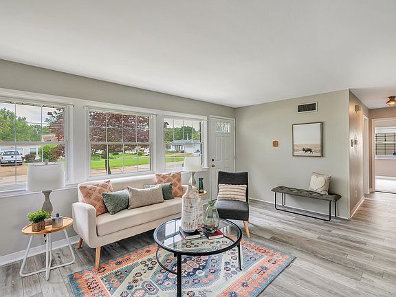 3rd image of 6313 Sheppard Dr
