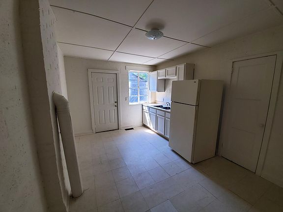 3rd image of 1012 Logan St