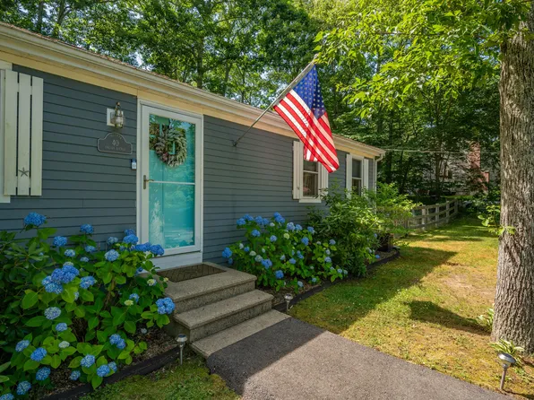 40 Oneida Avenue, Mashpee, MA 02649
