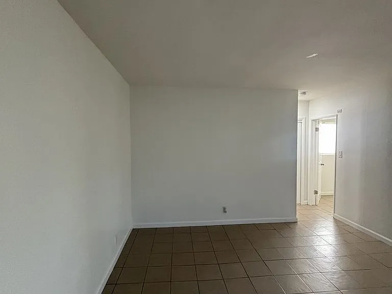 14129 Vanowen St — Photo 33