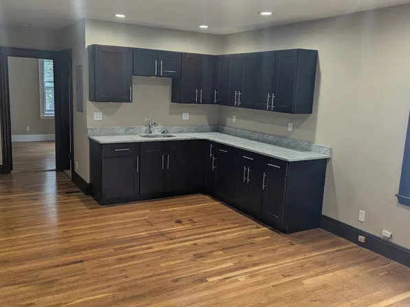 305 Belgrade Ave APT 2L, Roslindale, MA 02131