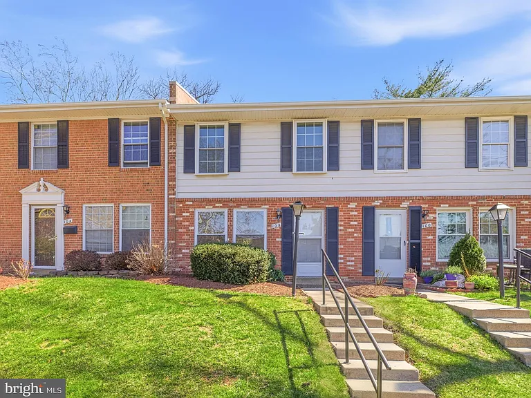 102 N Duke Dr — Photo 2