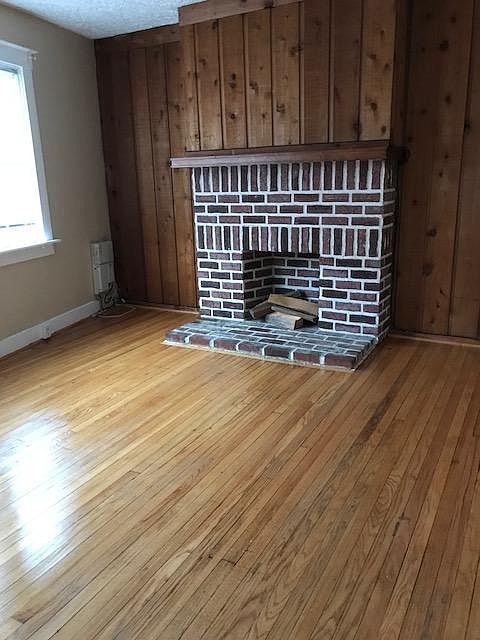 Living Room - Lots of Natural Sunlight