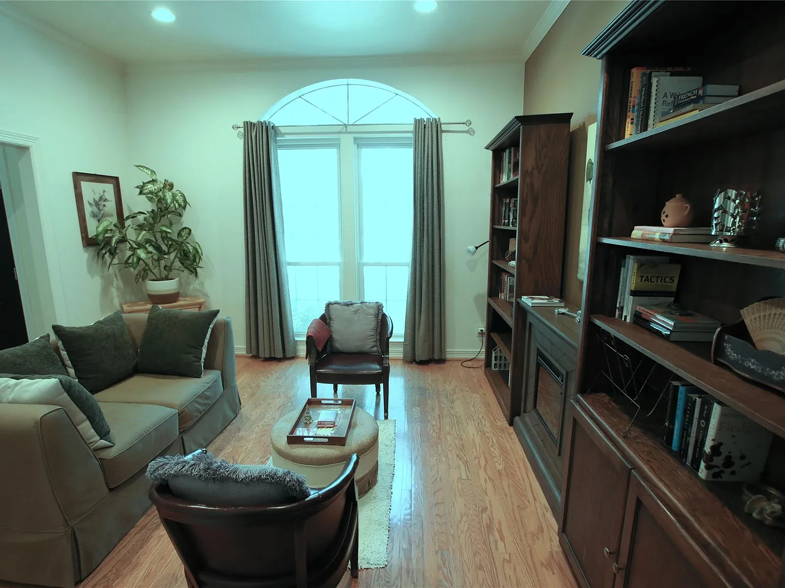 3 bed, 2.5 bath, 2830 sqft, $3,050 — Photo 3