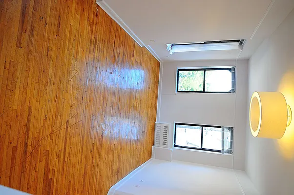 Rented by Metropolis Real Estate of Manhattan | media 26