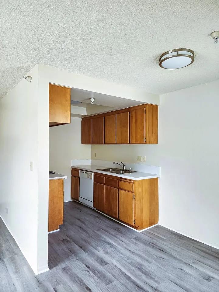 Villa Pacifica Apartments — Photo 3