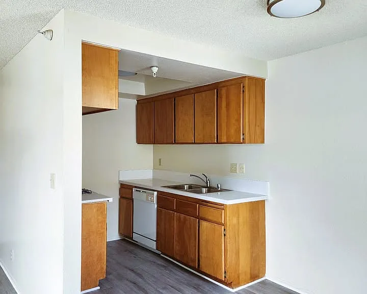 Villa Pacifica Apartments — Photo 4