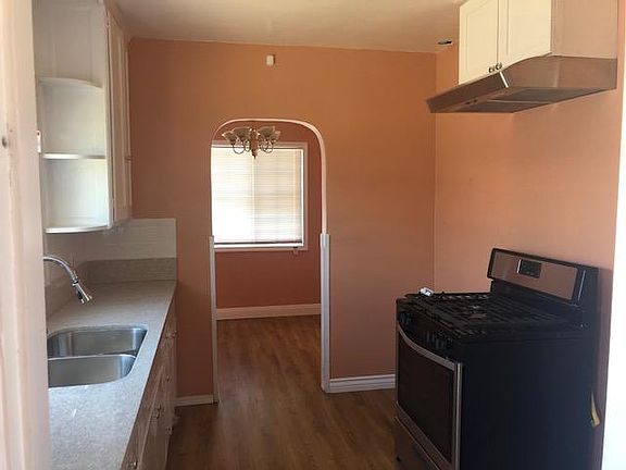 5th image of 9845 Garibaldi Ave