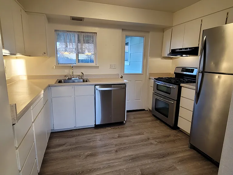 1345 Hood St SE — Photo 8