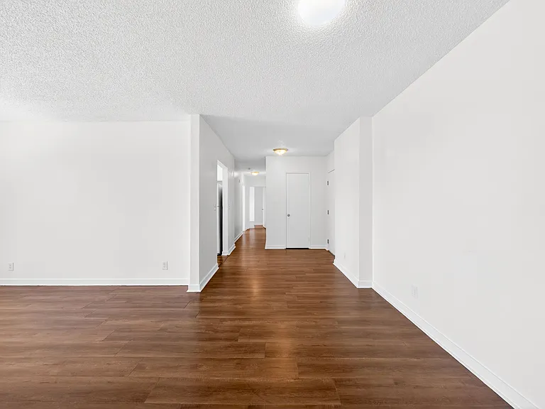 Serrano Apartments — Photo 13