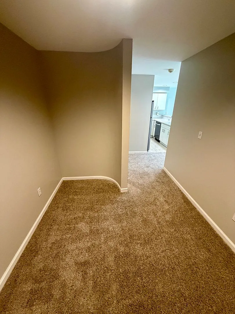 Bright and Spacious 1-Bedroom on the Magnolia/Interbay Border — Photo 4