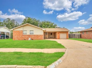 2109 N Bluebird Ln, Altus, OK 73521