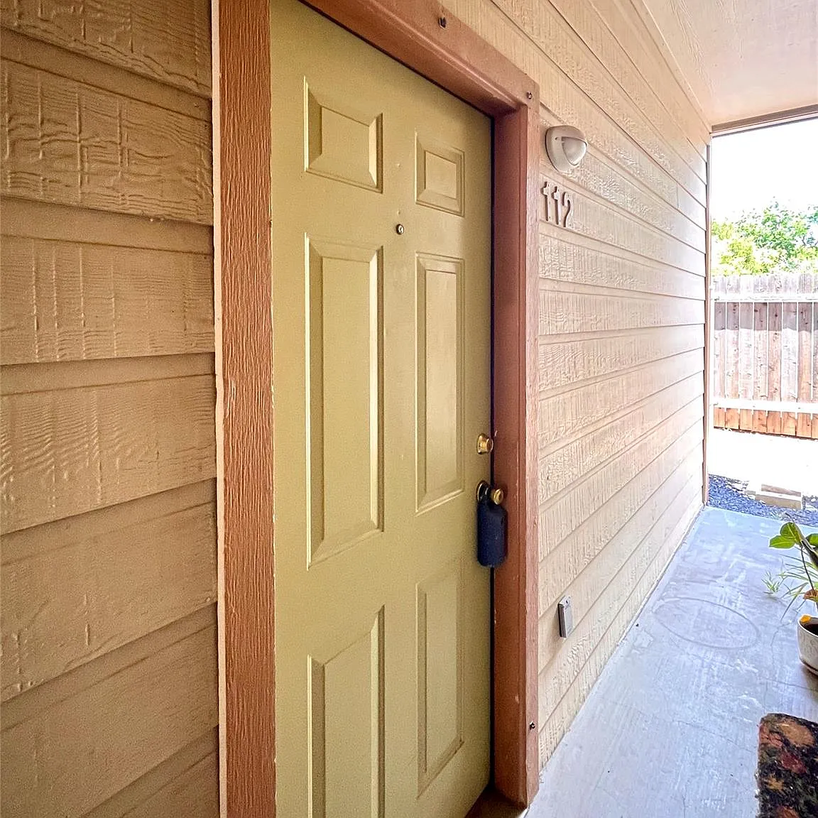 2 bed, 1.0 bath, 828 sqft, $1,195 — Photo 1