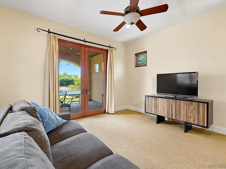 645 N Rios Ave — Photo 12