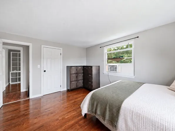 137 John A Dunn Memorial Dr APT 5, Rockland, MA 02370