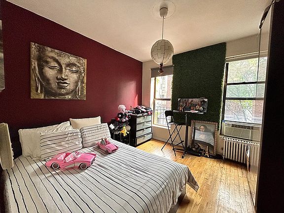 2nd image of 536 W 47th St APT 6