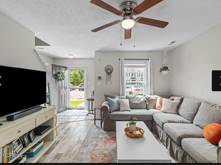 313 Glen Cannon Dr — Photo 3