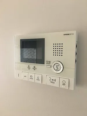 Rented by Manhattan Management LLC | media 73