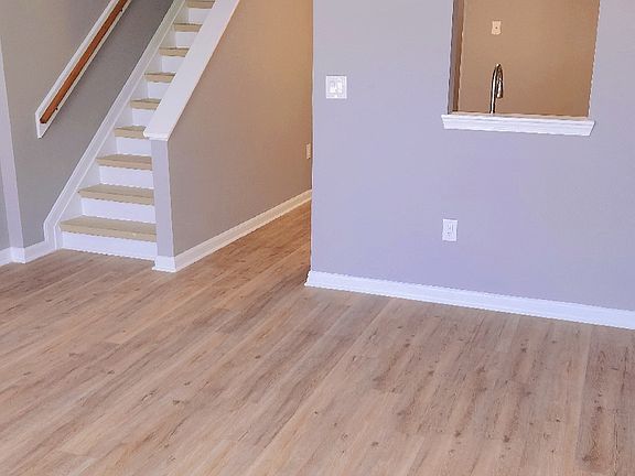 5th image of 1022 N Broadway APT B