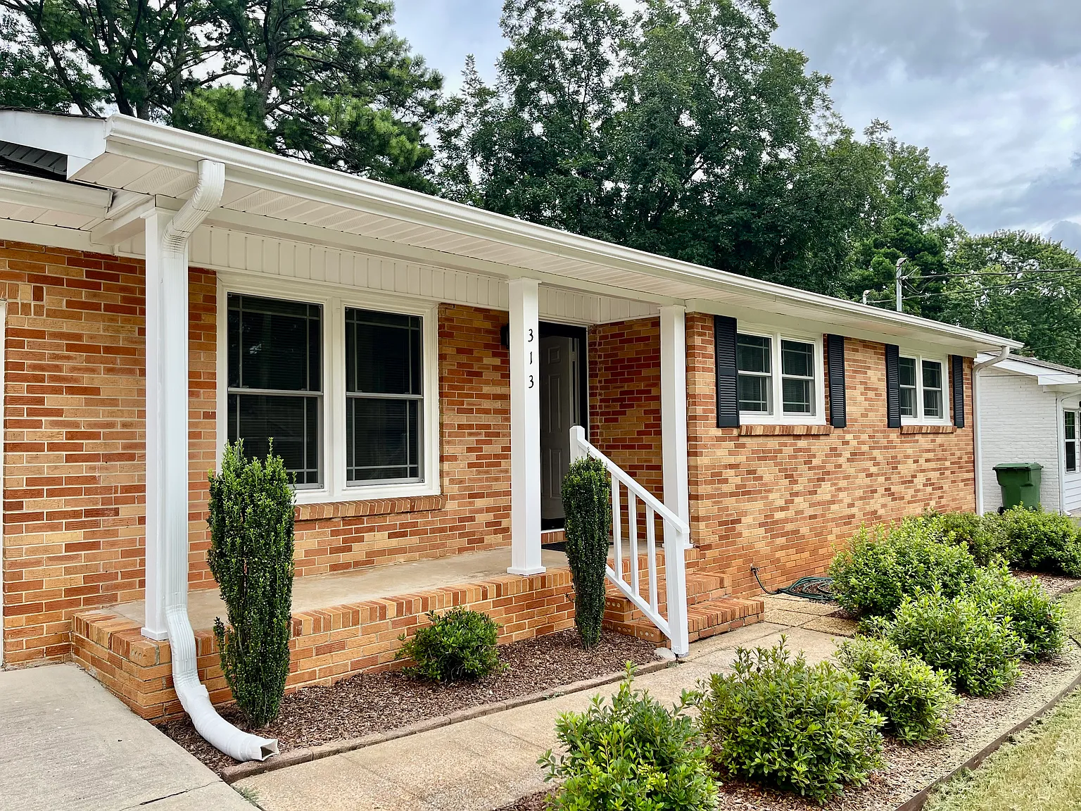 3 bed, 1121 sqft, $1,800 — Photo 2