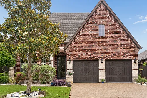 8212 Oakwood Photo 1
