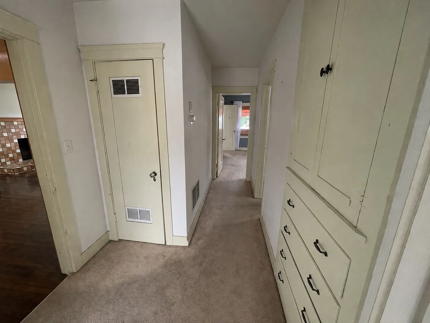 3 bed, 1384 sqft, $4,200 — Photo 4