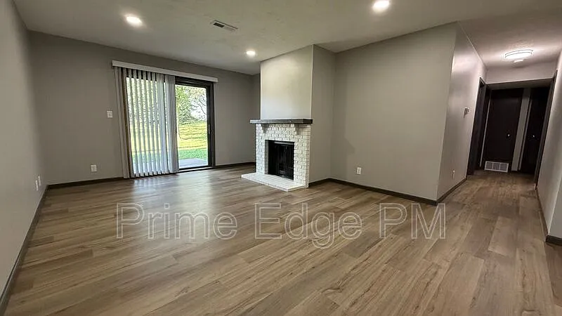 2 bed, 2.0 bath, $1,200 — Photo 3