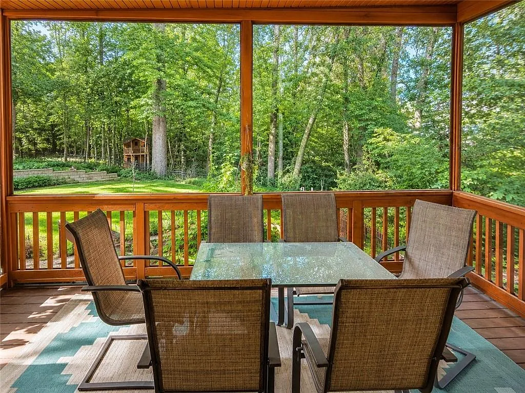 5 bed, 4.5 bath, 4570 sqft, $5,800 — Photo 3
