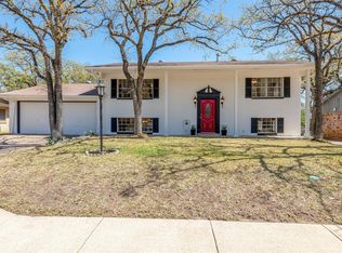89 Stonegate Dr, Bedford, TX 76022