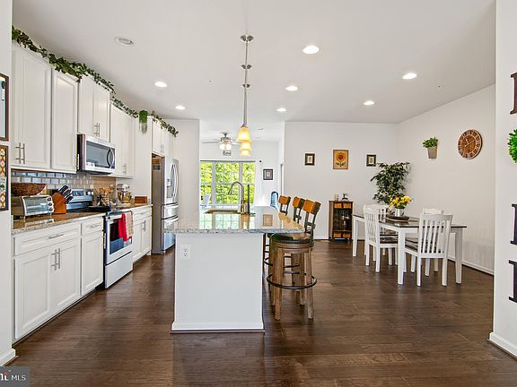 5th image of 612 Shore Forest Dr