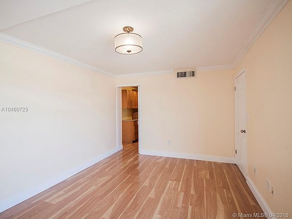 4th image of 1900 Meridian Ave APT 405