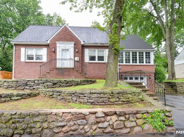 25 Forest St, Closter, NJ 07624