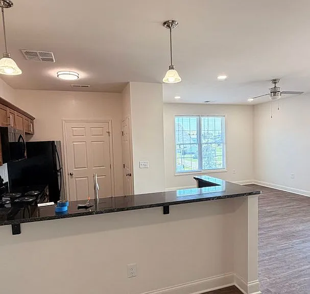 703 E Clay St — Photo 1
