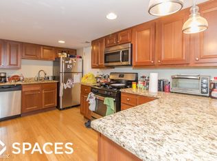 1832 W Addison St, Chicago, IL 60613