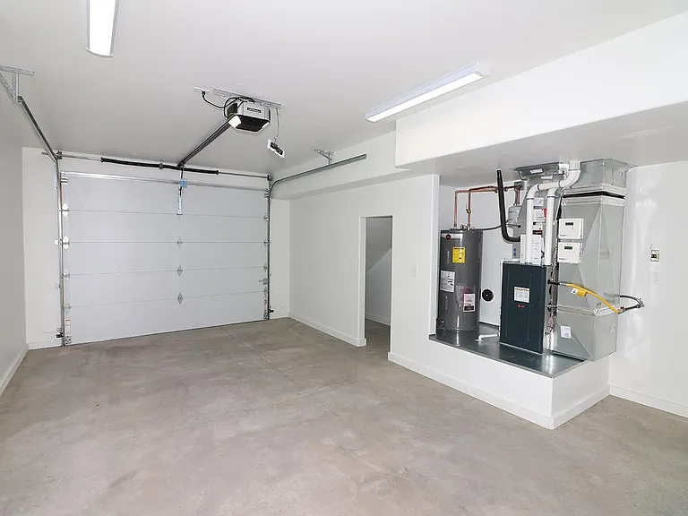 1030 Belford Ave — Photo 24