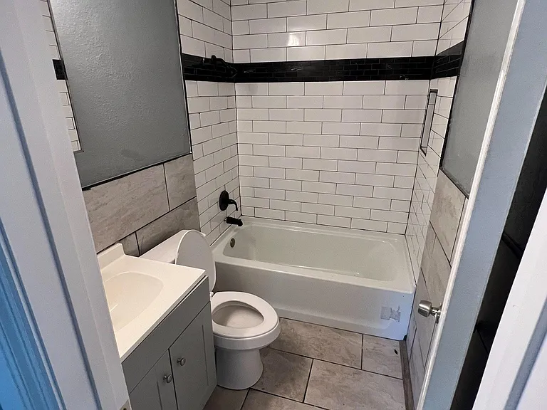 1109 Grant St #1/2 — Photo 10