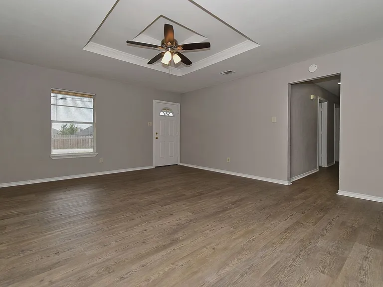4008 Templeton St — Photo 5