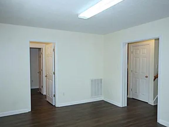 3rd image of 41 E Castle Dr