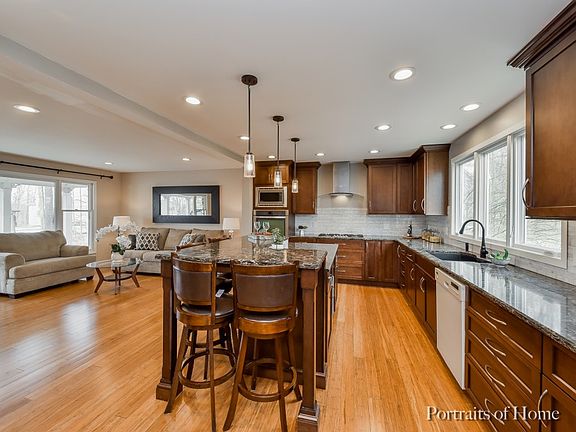 4th image of 02S943 Shagbark Dr