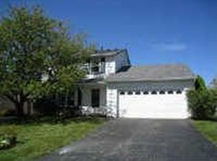 330 Pebbleview Dr, Rochester, NY 14612