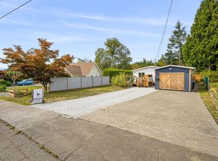 1990 4th St E, Courtenay, BC V9N 6V8